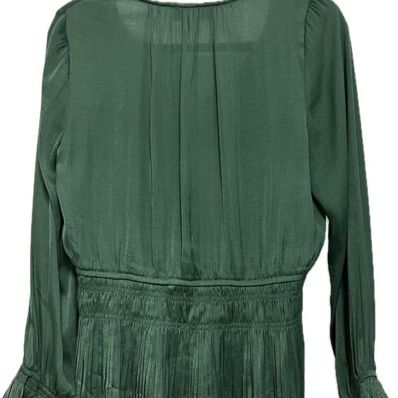 Philosophy Brushed Satin Peplum Smocked Green Tiny Pleats Hem LS - Top size M - Picture 2 of 7